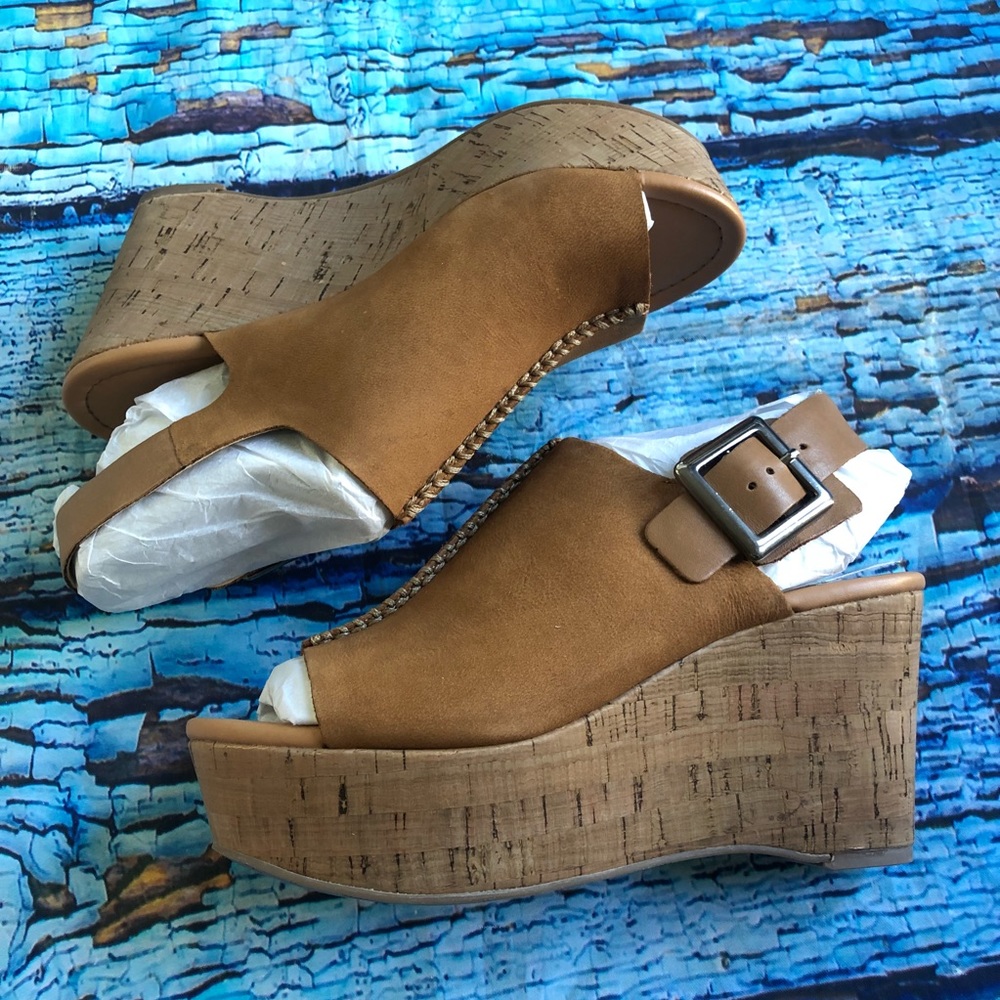 NIB Marc Fisher Sinthya Sandals